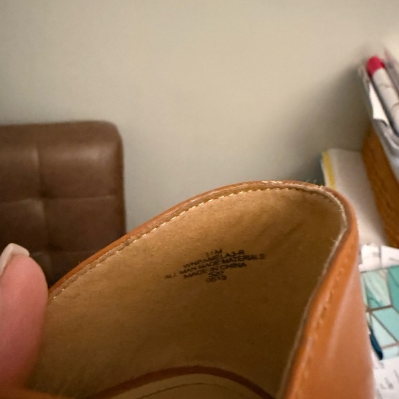 Nine West Tan Heels Elegant Design - Picture 4 of 4